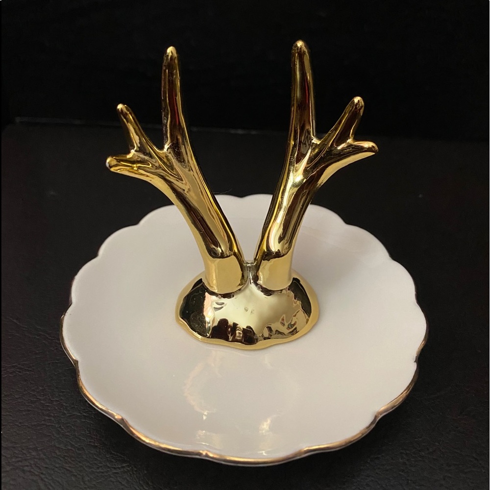 💖 Gold Ring Holder